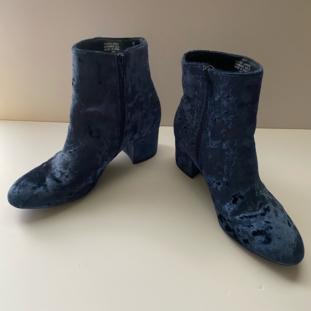 Loft Outlet Blue velvet block heel ankle boots size 9